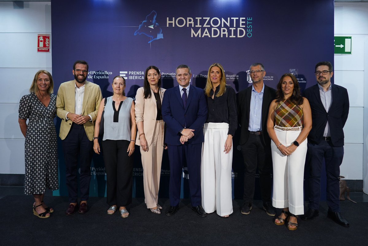 ComunidadMadrid's tweet photo. ✅ La Comunidad de Madrid destaca el papel estratégico de los municipios del oeste de la región como uno de sus principales motores económicos.

👉 El consejero @jorgerodrigodo ha clausurado el encuentro Horizonte Madrid Oeste.

+Info: https://t.co/MGUTPoZqtD https://t.co/05WWSJ3oCE