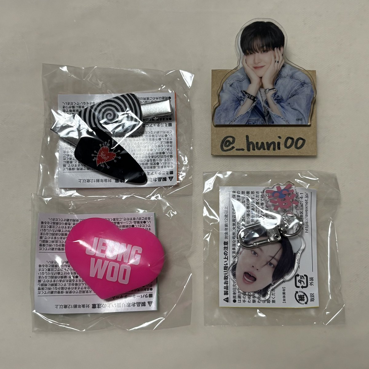 _huni00's tweet photo. TREASURE ポップアップ 交換 カプセルトイ 喜怒哀楽

【譲】
ヘアクリップ ヨシ
団扇アクセサリー ジョンウ
顔アクキー ハルト 楽

【求】画像二枚目
ジフン

7/8.9大阪城ホールにて手渡し交換。
お気軽にお声掛けください。 https://t.co/liX6rprGkq