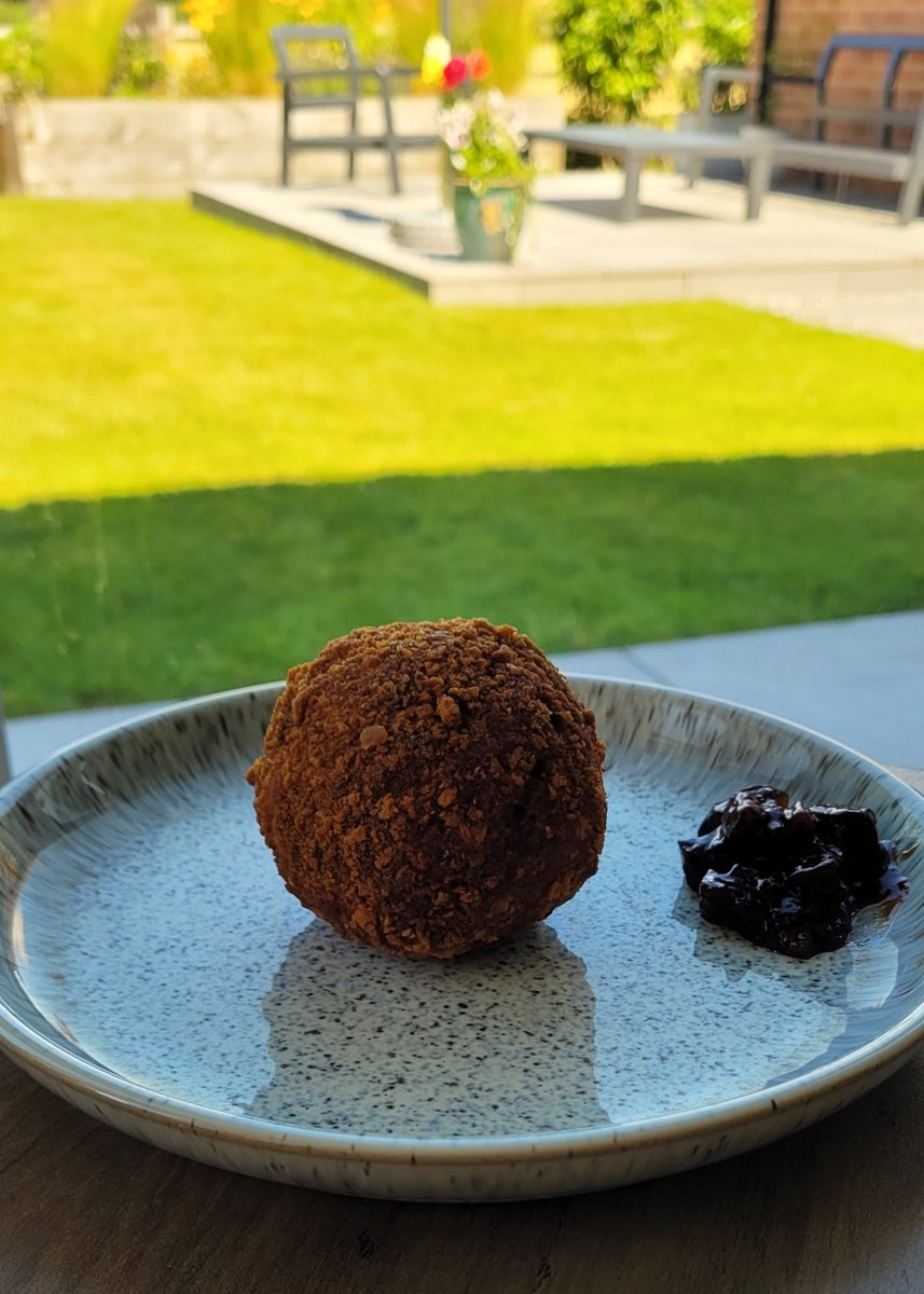 YorkyRich's tweet photo. Perfect example of solid male logic. Lost weight this week and had a great PT sesh at the gym 🏋️‍♂️🥵  So had to reward myself with an Appletons Scotch Egg 😋😂 #delish https://t.co/CPpggcuveK