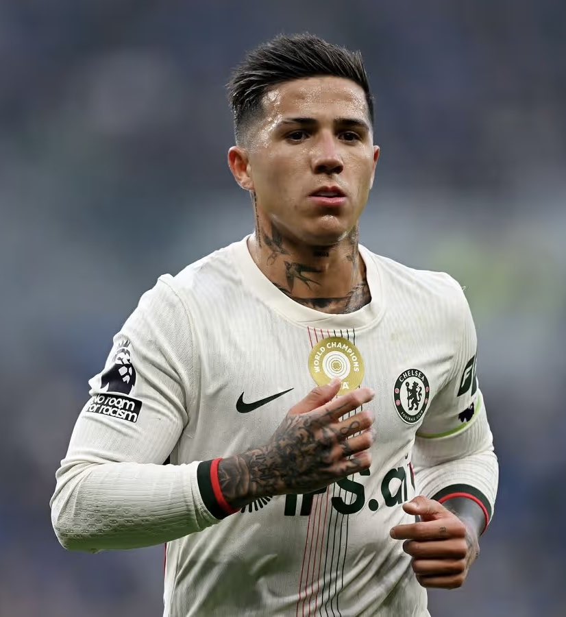 afcstuff's tweet photo. 🚨 Manchester City &amp; Arsenal are gathering information on Enzo Fernandez (25). Real Madrid is his first choice, but they must make a ‘sacrifice’ to present an offer to Chelsea. 🕵️‍♂️🇦🇷 [@Glongari] https://t.co/opsmNEm2fT