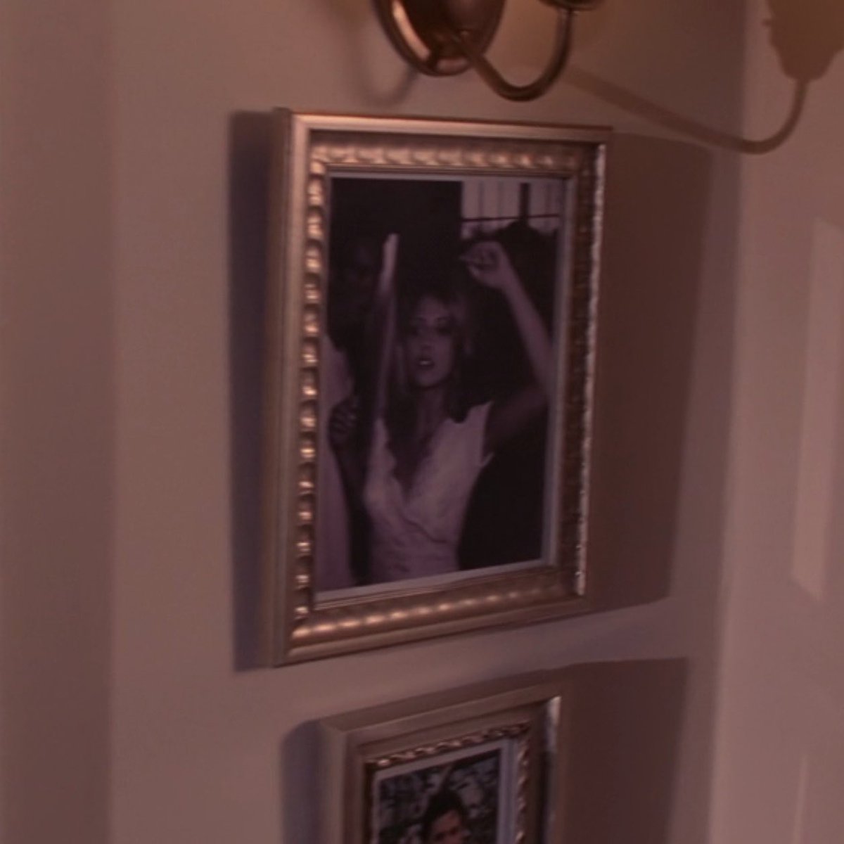 natsbuffys's tweet photo. kind of in love with this framed photo of buffy in the summers house https://t.co/EuVkRLV1Qj