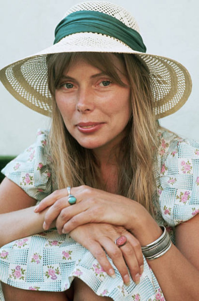 jonimitchell's tweet photo. A Chelsea morning kind of summer.

Photo by Henry Diltz, July 1973 https://t.co/TJiKs2gYyX