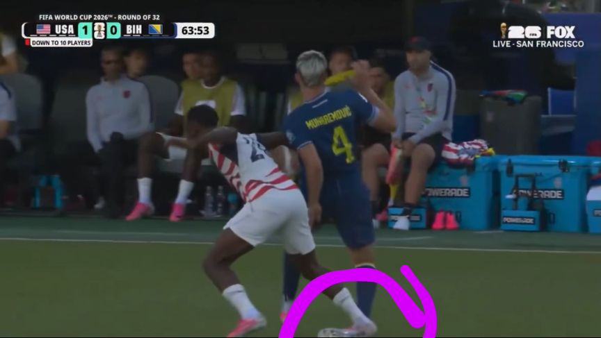 Hunterm987's tweet photo. @FOXSports He stepped down on his ankle https://t.co/sInW3IVMQc