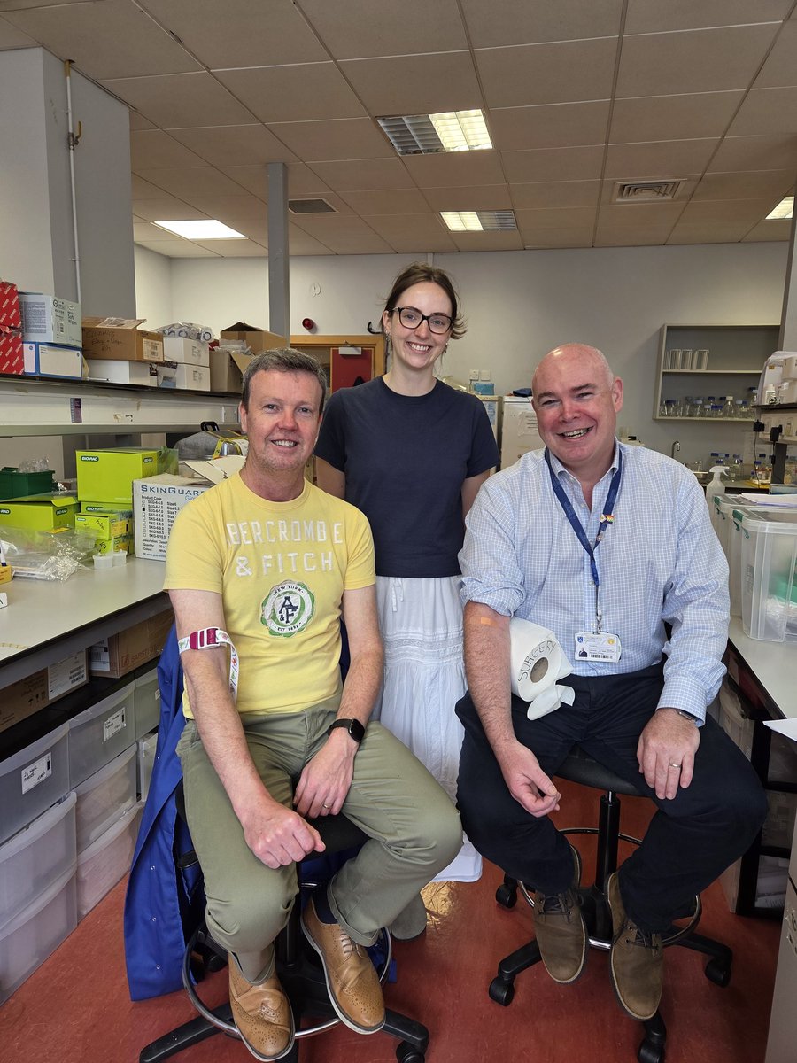 MartinBarr10's tweet photo. Age- and sex-matched controls are key to building world-class biobanks and advancing our translational lung cancer programs and resources, such as liquid biopsy.

Stepping up to the game this morning was Prof. Gerry Hanna and members of the #lung #cancer #research team! 🩸👨‍🔬🔬👩‍🔬 https://t.co/Wg4i6cjjft