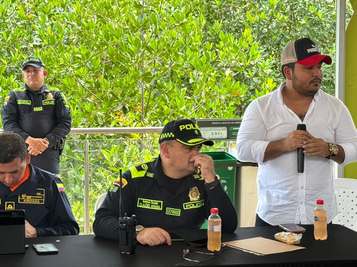 MagdalenaGober's tweet photo. ¡La vía es de todos!

Bajo el liderazgo de la gobernadora Margarita Guerra, desde la Secretaría del Interior, nos reunimos con la Policía, las empresas de servicios públicos y líderes de Puebloviejo y Ciénaga para socializar estrategias de diálogo y concertación… https://t.co/tiaV1xyrWs