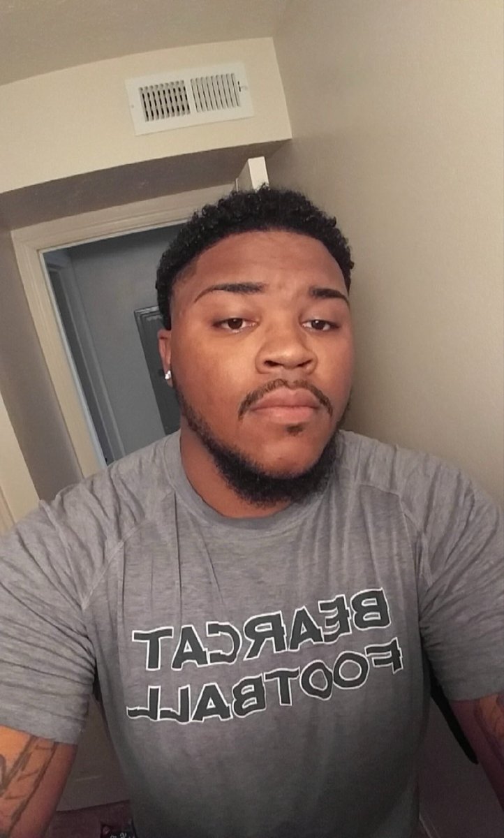 Notorious_R_O_D's tweet photo. Same shirt. Different nigga 🤞🏾(26 &amp; 36) https://t.co/oawaIxGzJ8