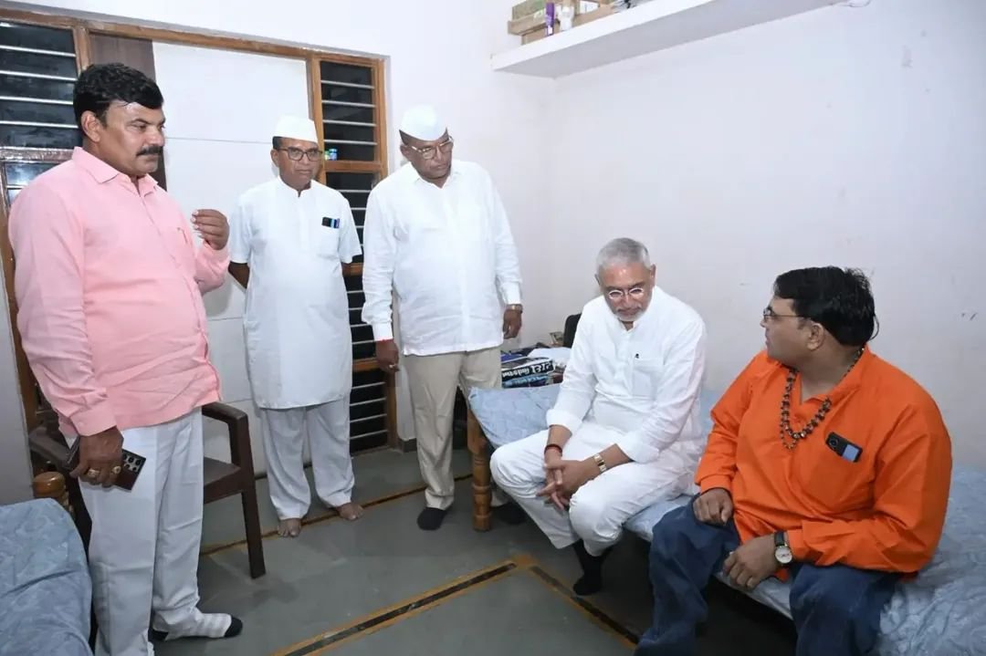 Rinkesh108's tweet photo. ગુજરાત પ્રદેશ અધ્યક્ષ શ્રી જગદીશભાઈ પંચાલ સાહેબ સાથે આત્મીય મુલાકાત કરવાનો સુઅવસર પ્રાપ્ત થયો. 
#JagdishPanchal  #BJPGujarat #snehaldharia  #HarshuPandya #Seva #Bharat #yogidevnath #rashtryhindusangh
@MYogiDevnath @DahodHindu https://t.co/MlogN5DbSR