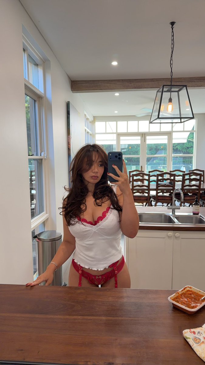 ItsRocketReyna1's tweet photo. Average body of a 58 year old Asian mom https://t.co/9mXvkkiQrj
