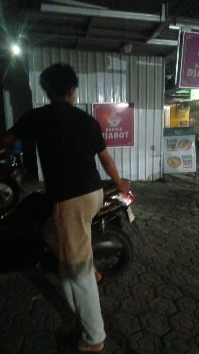 dinthedot's tweet photo. sorry mas gue minta tolong lu biar gue gak dimarahin besar😭 https://t.co/F66EZS9omr
