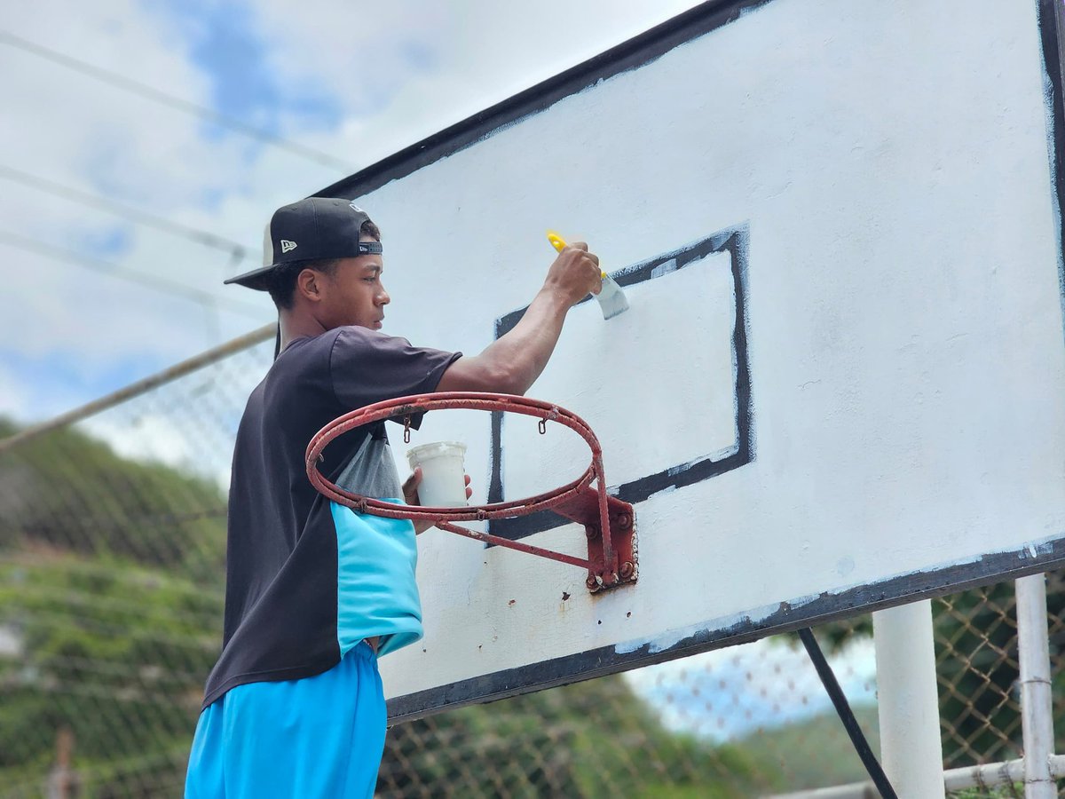 regulolacruz's tweet photo. En trabajo articulado entre el Gobierno municipal y la comunidad, llevamos a cabo la rehabilitación integral de la cancha deportiva Las Veras, a través del Plan Mi Cancha Bonita 
@delcyrodriguezv @johanitakenpo https://t.co/7jvgs0LFl6