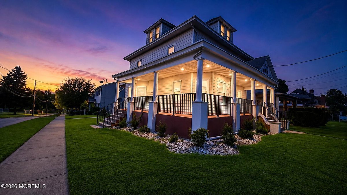 ResourcesRE's tweet photo. Welcome to this beautifully renovated Craftsman offering the perfect blend of modern style, space, and functionality. 

Listing Agent: Sahar Karykous
Contact: 732-212-0440 https://t.co/iS2SkUntre