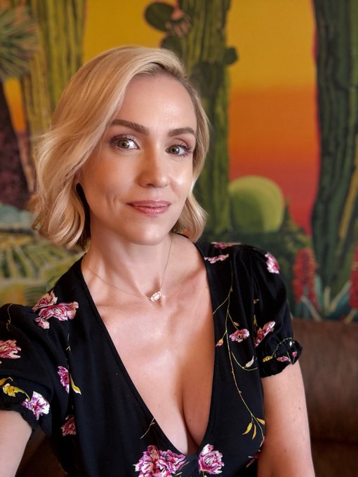 Kate Shelor - I’m not quite as prickly as the cacti behind me. https://t.co/Yk1JhjOILy