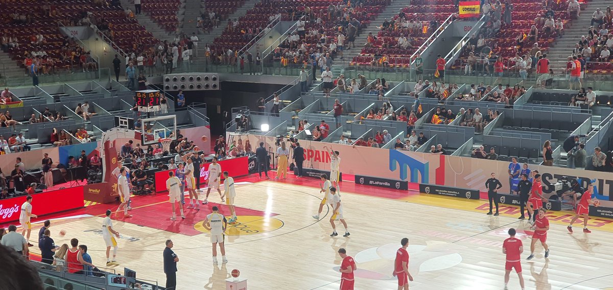 ameliagomez5's tweet photo. Hace tanto de nuestros partidos del @MovistarEstu que tenía ganas de baloncesto...viendo a brizuela y Francis Alonso y compañía...@DementePerdido @carmensuisse estáis por aquí? https://t.co/hTckCmFu4l