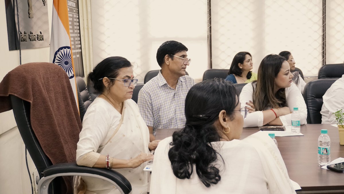 DCWDelhi's tweet photo. Delhi Commission for women convened a meeting of expert members collaborating with the Commission on a pro bono basis to strengthen institutional mechanisms, with a focus on:

 1. Strengthening coordination with One Stop Centres, Women Helpline (181), Police, Courts, Shelter Homes, and NGOs
2.  Enhancing legal aid for women
3. Discussing suo motu action in cases of violations of women's rights
 4. Finalizing collaborative initiatives with the National Commission for Women @NCWIndia
 5. Identifying priority areas for consultations on state-specific laws and women's safety initiatives

The Officiating Chairperson, @drrashmisinghias, presided over the meeting and encouraged the participating experts to share their suggestions for building a more responsive, accessible, and effective system to safeguard the rights and dignity of women.

#womensright #JusticeForAll 
#delhicommissionforwomen