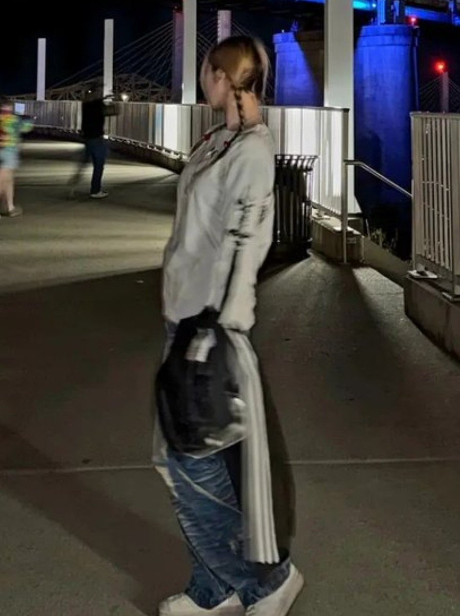 Mayamix123's tweet photo. Why do I feel like her return announcement is really close now There was nothing for a whole year then all of a sudden her parents started posting pics of her I think YG's gonna make a new announcement this month or next at the latest 😭 https://t.co/2JFcwkqk1L