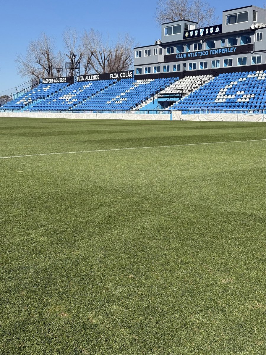 TemperleyOK's tweet photo. 🩵🏟️ El Teatro se pone más lindo para volver a verte.

Avanzan los trabajos de resiembra en el césped del Alfredo Martín Beranger de cara al partido del próximo sábado frente a Tristán Suárez.

📅 El próximo sábado, desde las 15:30, nos volvemos a encontrar en casa. https://t.co/j0Z6WcI3tG