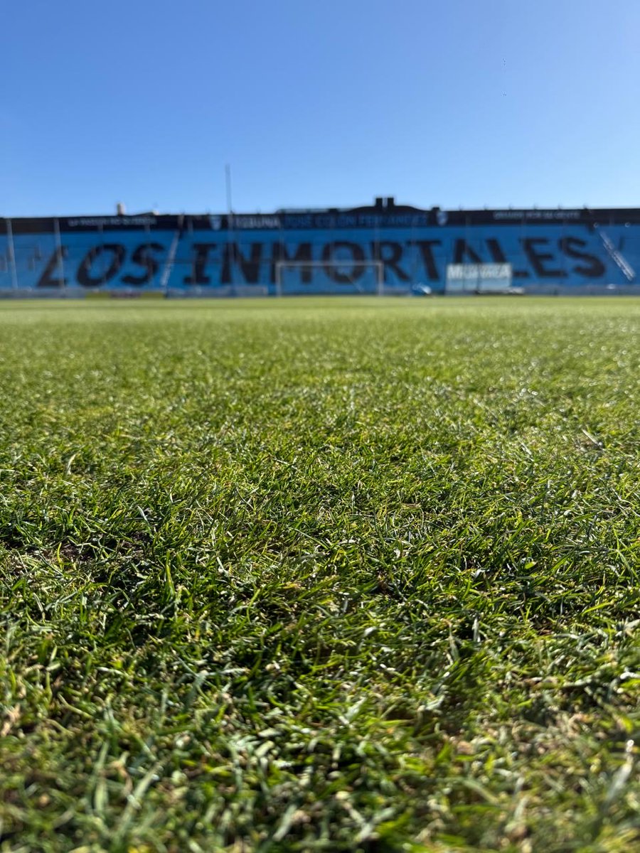 TemperleyOK's tweet photo. 🩵🏟️ El Teatro se pone más lindo para volver a verte.

Avanzan los trabajos de resiembra en el césped del Alfredo Martín Beranger de cara al partido del próximo sábado frente a Tristán Suárez.

📅 El próximo sábado, desde las 15:30, nos volvemos a encontrar en casa. https://t.co/j0Z6WcI3tG
