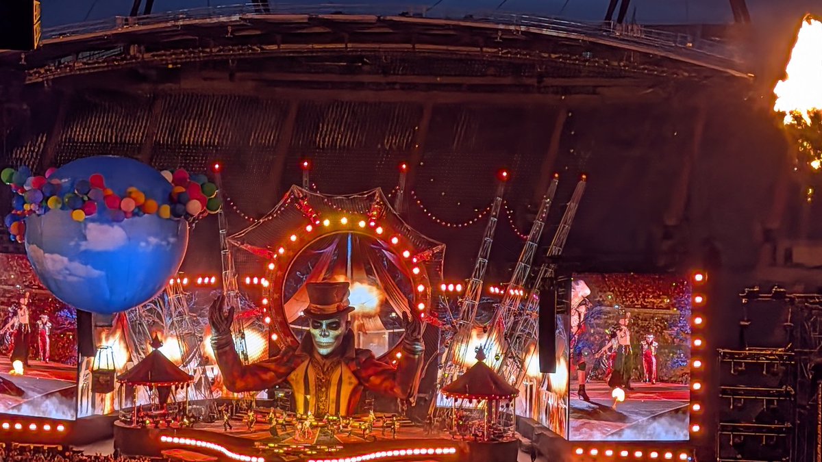 markwallace50's tweet photo. @bigphil321 A live concert is always great Phil,last night at the Etihad saw the fantastic Take That circus Tour. https://t.co/9A7crBRTI5