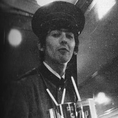jaehaeryshater's tweet photo. i do not trust this train conductor he left the train unattended because he got the urge to serve us refreshments https://t.co/067Lse7oXu