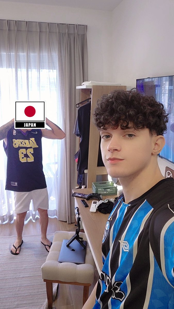 curlbry's tweet photo. He bet his ass that Japan would beat Brazil in the World Cup ⚽

🇯🇵 1 x 2 🇧🇷 https://t.co/u6vJZTzUfy