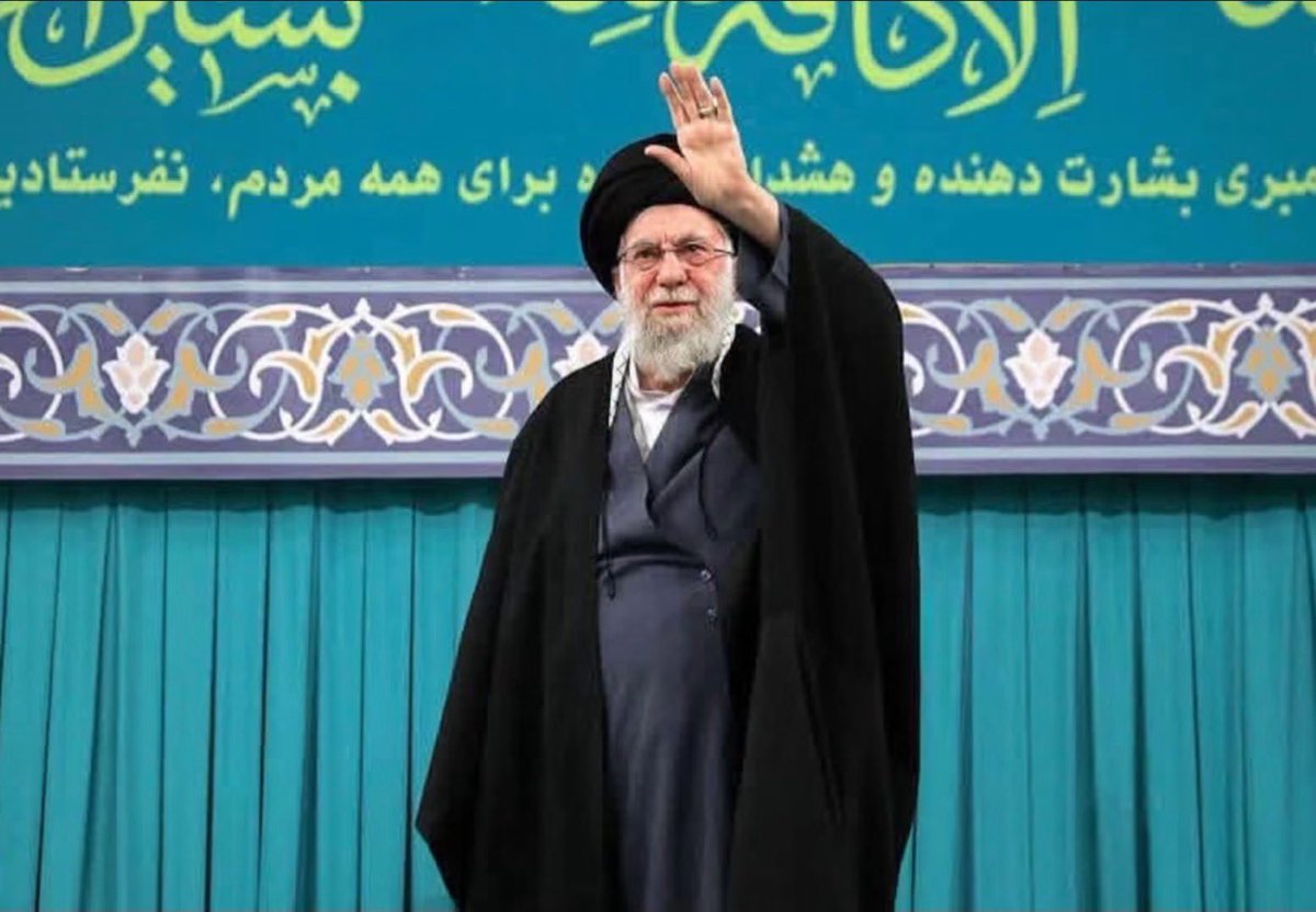 AzmatEbrah8345's tweet photo. #ایران

د ایران مذهبي مشر جنازې لپاره د ګډون والو ورتګ پیل شوی.

له ګران هېواد څخه، ملا برادر او او بهرنیو چارو وزیر په ګډون پلاوی ور روان دی.

مراسم چې د جولای له ۴مې پیل او په ۹مه به خاورو ته وسپارل شي د ۲۵ ملیونو وګړو ګډون لپاره تیارۍ نیول شوۍ. https://t.co/Nett6hgSlz