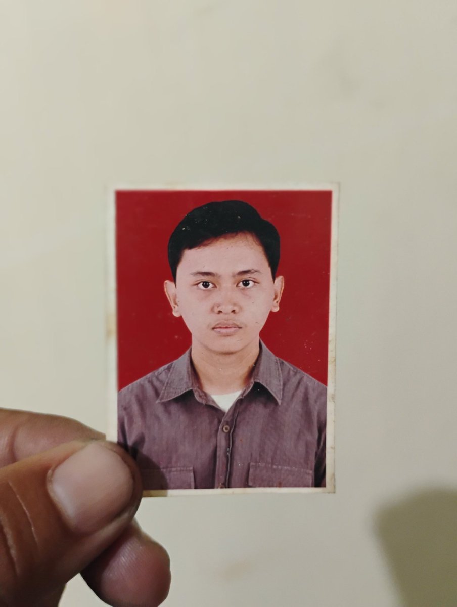 fadhli_f28552's tweet photo. Jaman2nya masih slim 😂🤣🤣 https://t.co/c9Sx81WLzy