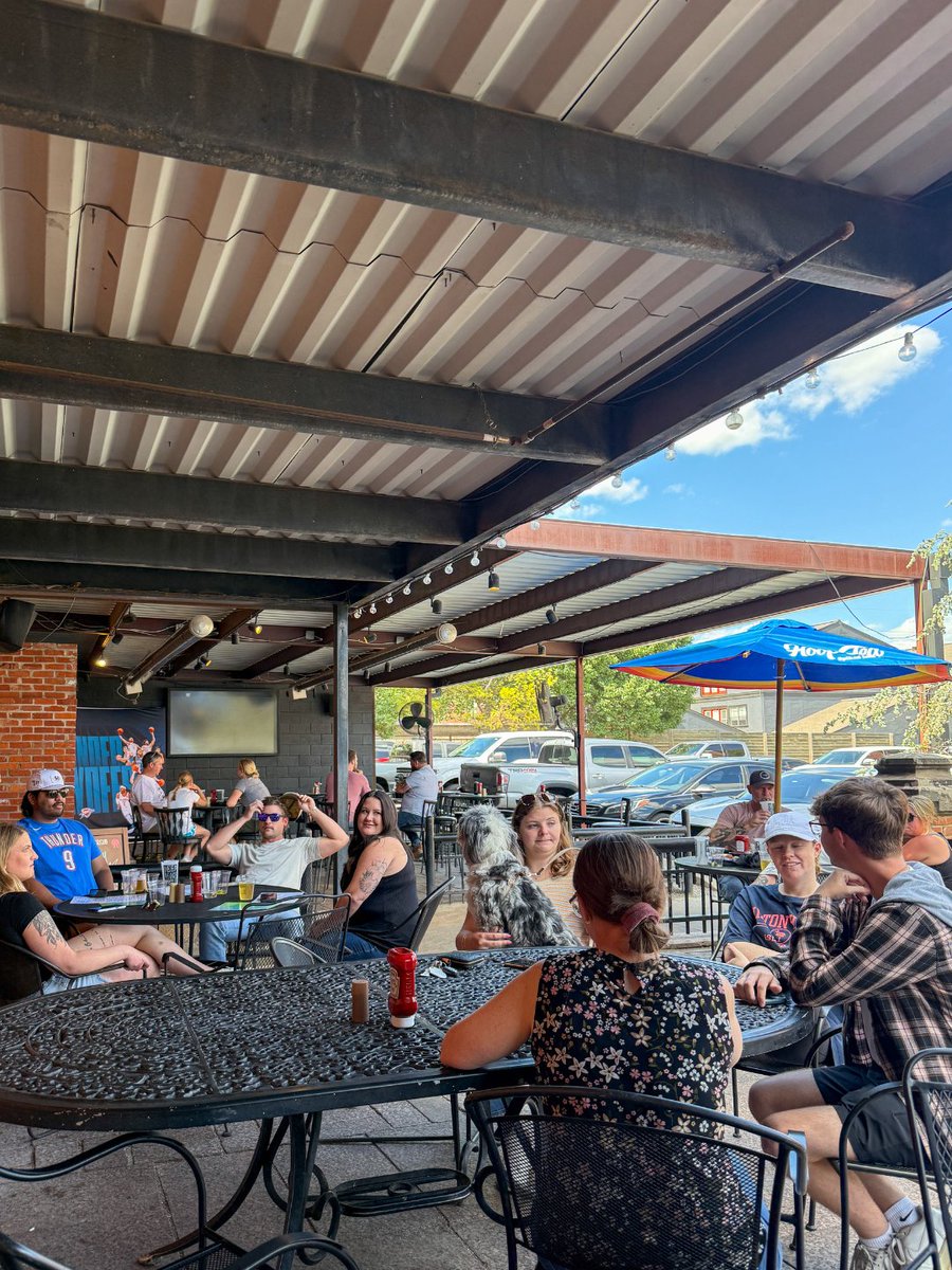 DeepDeuce's tweet photo. ☀️ Patio weather + frozen margaritas = the perfect combo. 🍹

Head to Deep Deuce Grill for frozen favorites, comfort food classics, and Happy Hour every day from 3–6 PM.

📍307 NE 2nd St https://t.co/6wEjZz1LdO