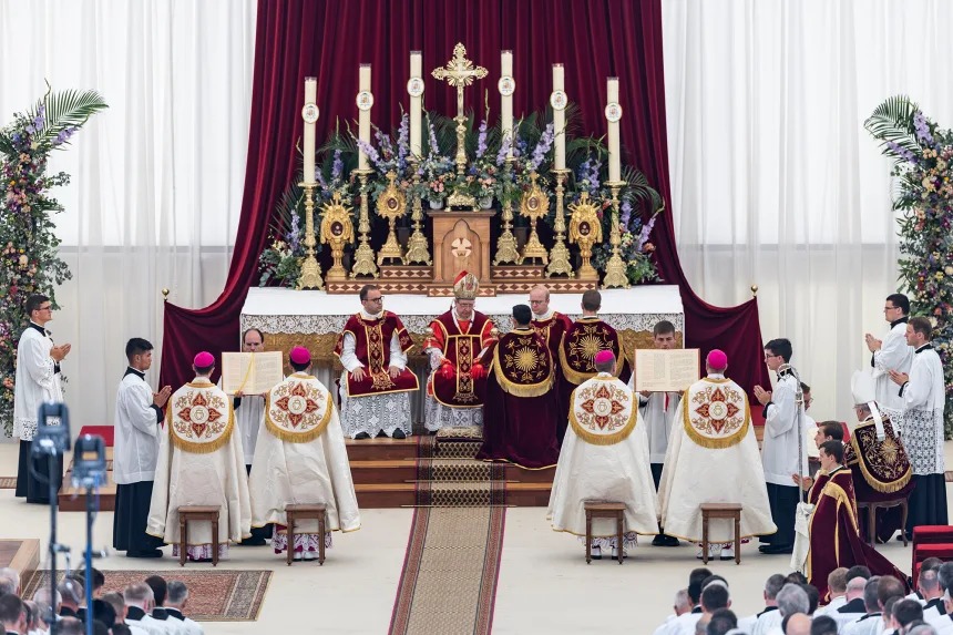 MarioNawfal's tweet photo. 🇻🇦 Pope Leo XIV just excommunicated the entire Society of Saint Pius X 

Not just the 4 bishops ordained without papal approval on Wednesday, but the 2 bishops who performed the ceremony, all SSPX priests, and any lay members who formally adhere to the group.

The SSPX has been a thorn in Rome's side since Archbishop Lefebvre founded it in 1970 in opposition to the Second Vatican Council's reforms. 

The shift to Mass in local languages, the embrace of religious freedom, ecumenism, and crucially the condemnation of antisemitism. They never accepted any of it and have been operating in a kind of canonical grey zone for decades until Leo decided the grey zone was over.

One of the newly ordained American bishops called the mainstream Catholic Church "a modernist desert that kills everything it touches" hours after the ceremony.

Leo hasn't commented publicly but the decree really says everything.

Source: CNN / Writer: Oliver