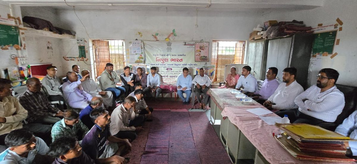 CollectorBharch's tweet photo. જિલ્લાના ઝઘડિયા તાલુકાના છેવાડાના ખાલક ગામની મુલાકાત લઈ ગ્રામજનો સાથે આત્મીય સંવાદ કર્યો.

- સરકારશ્રીની આદિજાતિ કલ્યાણ અને જનહિતલક્ષી વિવિધ યોજનાઓ અંગે માહિતી આપી.
- ગ્રામજનોના પ્રશ્નો,રજૂઆતો સાંભળી જરૂરી માર્ગદર્શન તથા સંબંધિત અધિકારીઓને સૂચનાઓ આપી.
-  સામાન્ય દફતર તપાસણી કરી. https://t.co/txSoNS5SSq