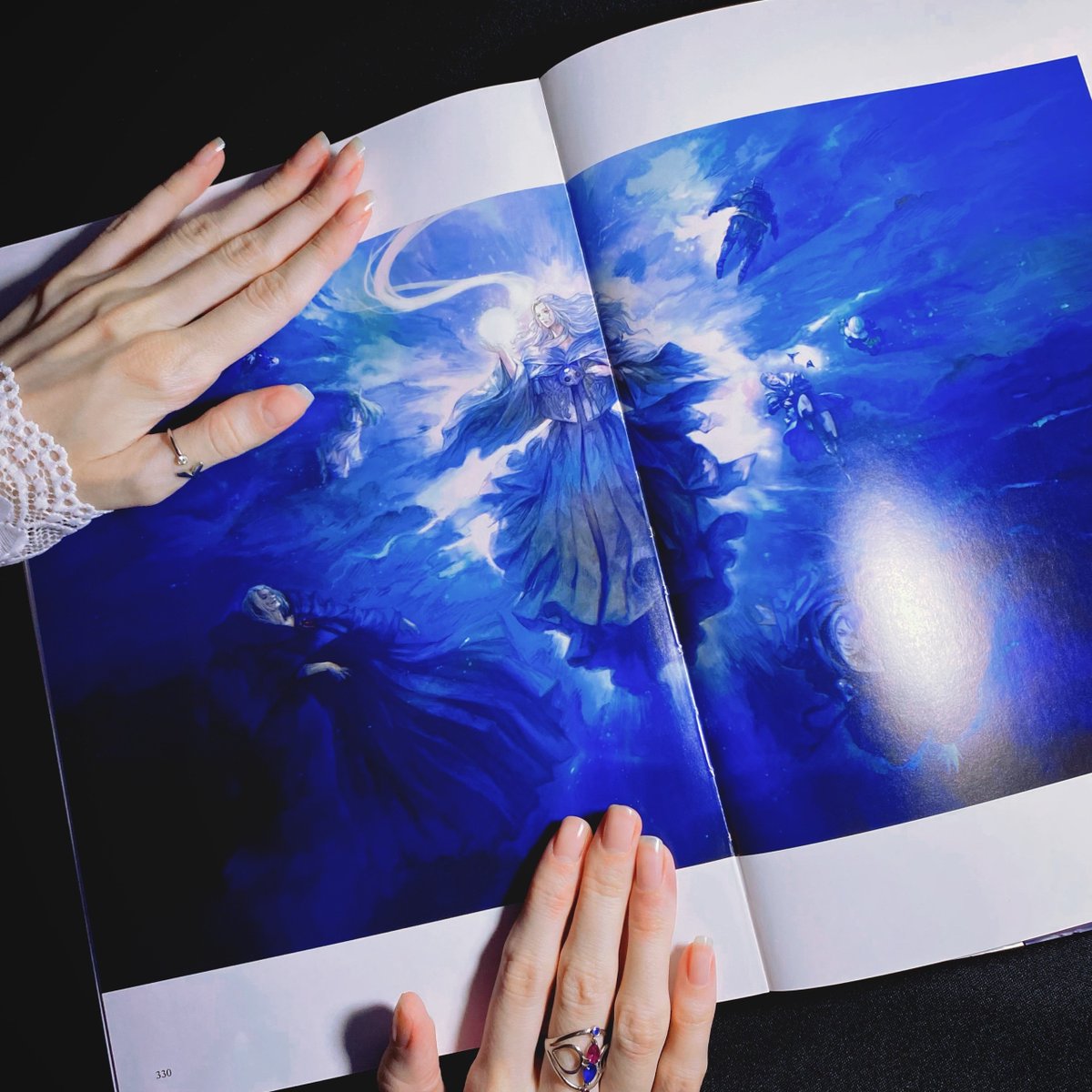 Sapfiraa92's tweet photo. First things first... of course, I rushed to find Emet-Selch and Hythlodaeus in the new artbook. This artwork literally takes my breath away ... https://t.co/NGjISdR6Kv