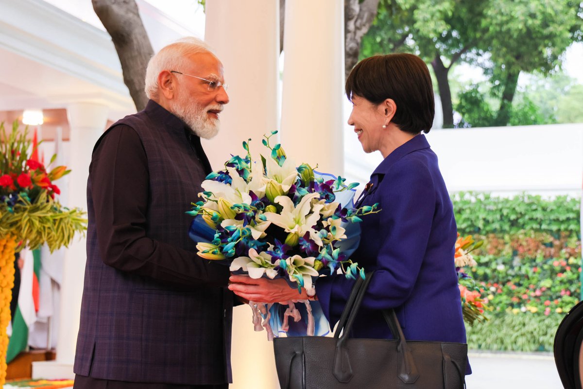 takaichi_sanae's tweet photo. 先ほど、モディ首相主催の夕食会にお招きいただきました。

会談の場とはまた異なる和やかな雰囲気の中で、モディ首相と日印関係や国際情勢にとどまらず、両国の文化や食、そして互いの国への思いについても率直に語り合い、個人的な信頼関係を一層深めることができました。

インドが誇る豊かな食文化とモディ首相の温かいおもてなしに心より感謝申し上げます。

モディ首相との間で育んできた信頼関係を土台に、来年の国交樹立75周年に向けて、日印関係を更なる高みへと引き上げてまいります。