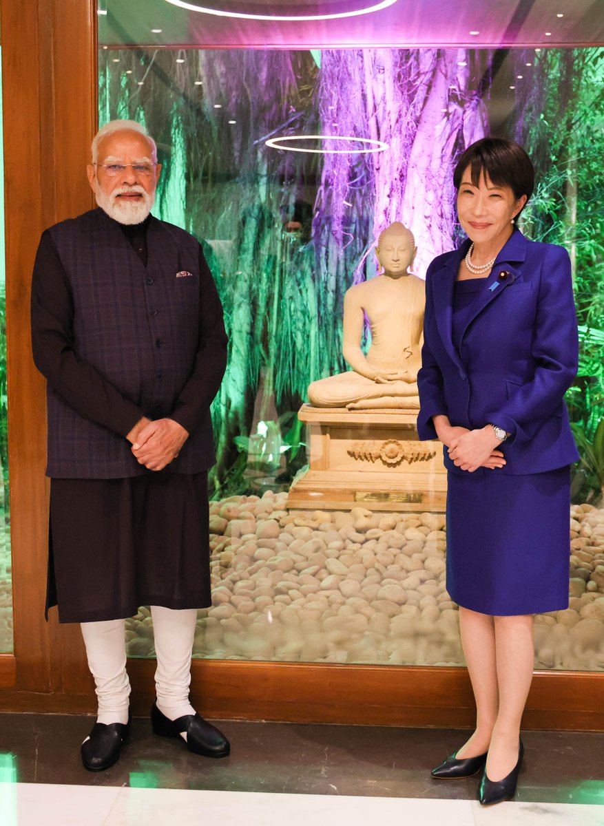 takaichi_sanae's tweet photo. 先ほど、モディ首相主催の夕食会にお招きいただきました。

会談の場とはまた異なる和やかな雰囲気の中で、モディ首相と日印関係や国際情勢にとどまらず、両国の文化や食、そして互いの国への思いについても率直に語り合い、個人的な信頼関係を一層深めることができました。

インドが誇る豊かな食文化とモディ首相の温かいおもてなしに心より感謝申し上げます。

モディ首相との間で育んできた信頼関係を土台に、来年の国交樹立75周年に向けて、日印関係を更なる高みへと引き上げてまいります。