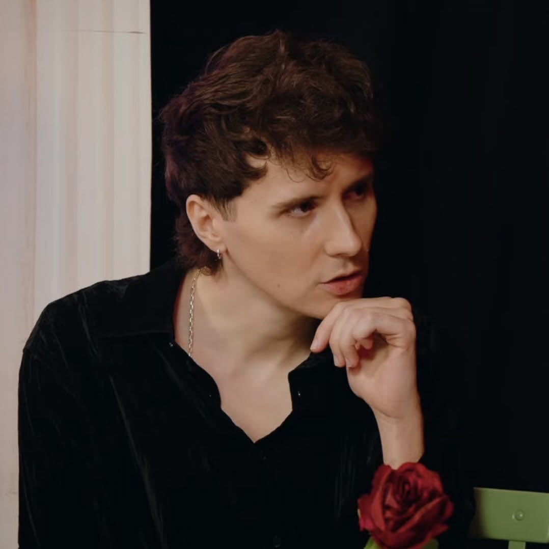 zoepngs's tweet photo. thinking about enchanted dnp… prince phil slipping into the real world and meeting dan a divorce attorney 🙈 https://t.co/uZt9b43m4i
