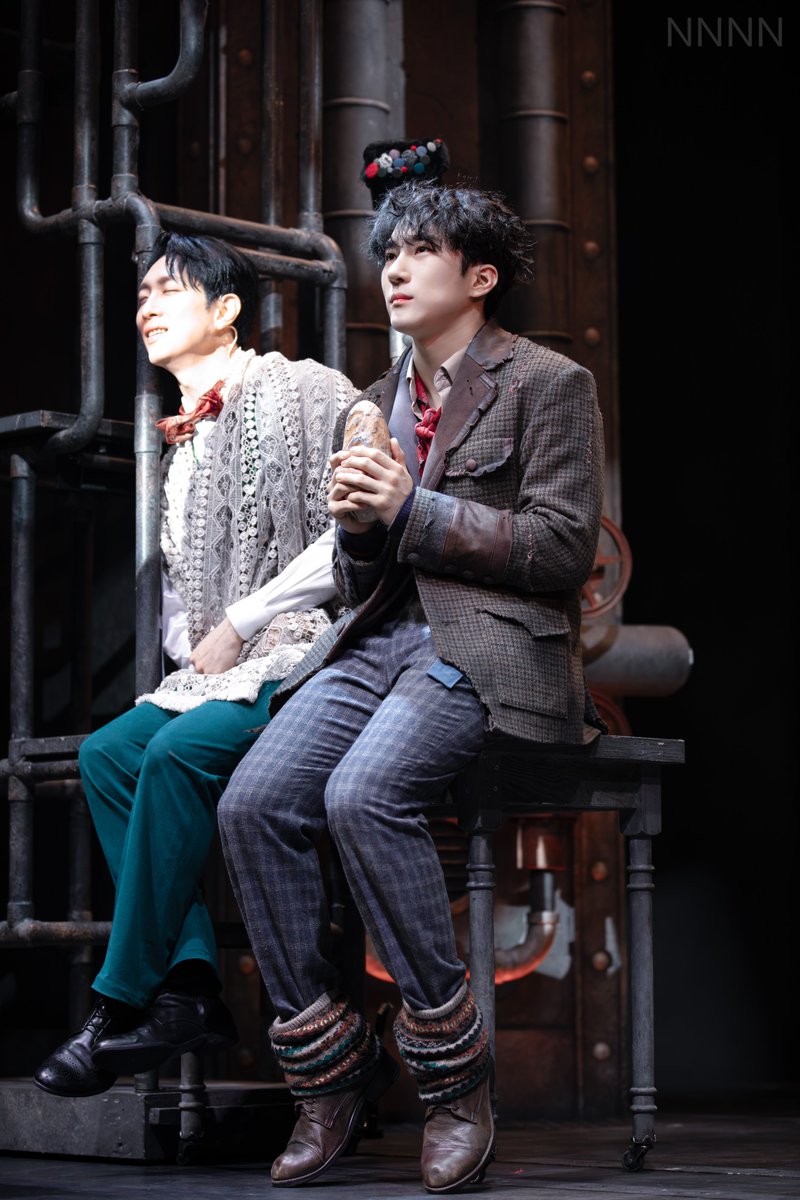 NNNN_pic's tweet photo. 260702 뮤지컬 매드해터
스페셜 커튼콜 <오늘도 일하고 있어>
노아 - 조환지 배우님
조슬린 - 서동진 배우님

#조환지
#서동진 https://t.co/BQCZMgkOXD