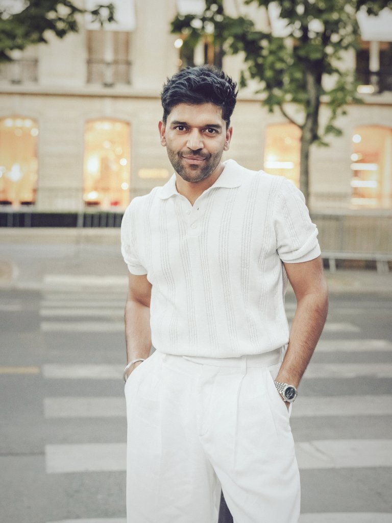 SubhLabh1991's tweet photo. Tusi jithhe vi jaane ooo sirra kraune ooo 🤍🌷💪✨ #gururandhawa #paris #fashionweek #amiri and #vetements https://t.co/rT8wBaB90r