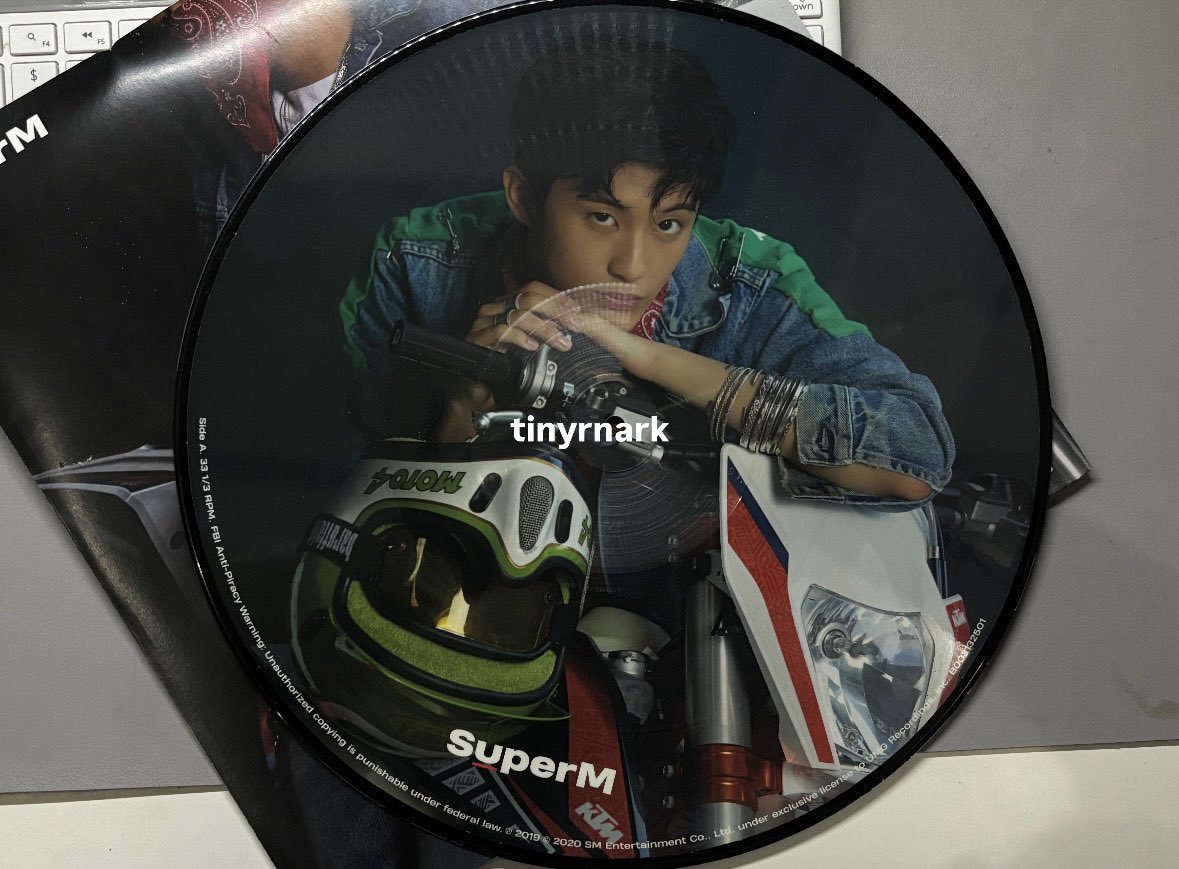 tinyrnark's tweet photo. wts want to sell superm vinyl mark lee &amp; keychain hollywood star mark lee (set only) price by dm🤗 https://t.co/7LY6HvLsUm