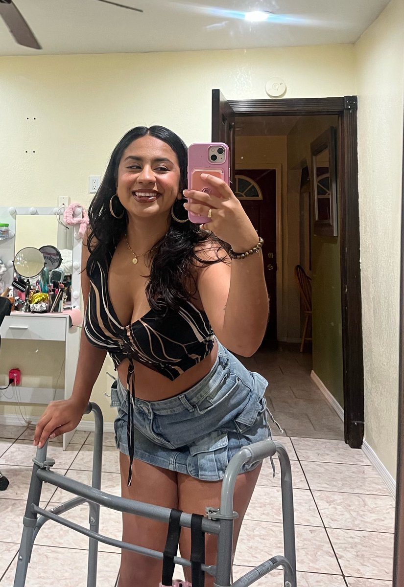 youd0ntsuck's tweet photo. Happy disability pride month from your fav disabled baddie!
Reminders: 
1. Make events accessible by providing free seating
2. Disabled ppl are allowed to have fun 
3. Dynamic disabilities exist + disabilities can vary from day to day https://t.co/S62vgmkeNt