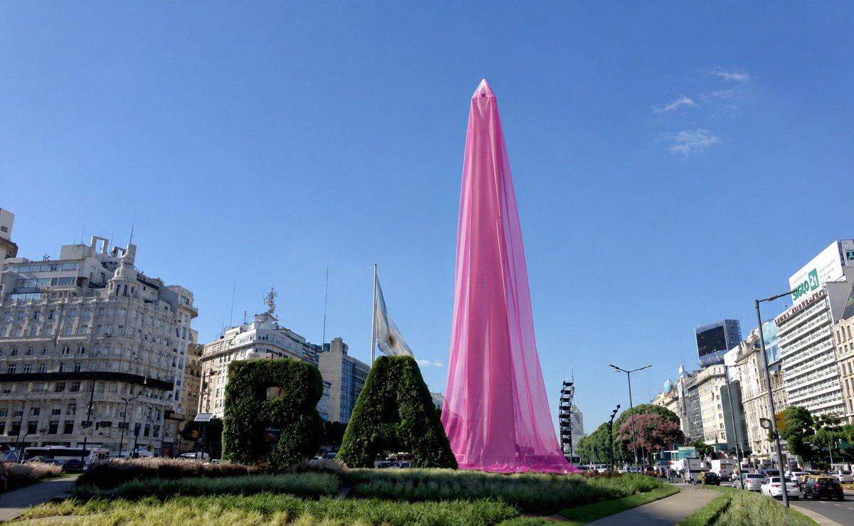 HannaAbortana's tweet photo. 🚨CONFESSIONS II🚨
Madonna vistió al obelisco para anunciar Confessions II https://t.co/GnxiNzaZeJ