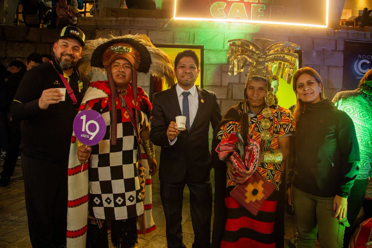 munimapi's tweet photo. Hay historias que se descubren caminando... y otras, en una taza de café. 

Inauguramos el Cafetín de los 14 Incas – Boulevard del Café, un espacio que impulsa el café de especialidad de Machupicchu.

#SemanaDeLaMaravilla #19AñosDeLaMaravilla #Machupicchu https://t.co/2az1BGLTwA
