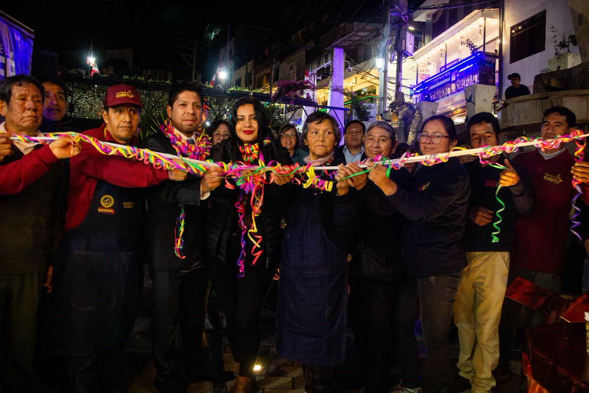 munimapi's tweet photo. Hay historias que se descubren caminando... y otras, en una taza de café. 

Inauguramos el Cafetín de los 14 Incas – Boulevard del Café, un espacio que impulsa el café de especialidad de Machupicchu.

#SemanaDeLaMaravilla #19AñosDeLaMaravilla #Machupicchu https://t.co/2az1BGLTwA