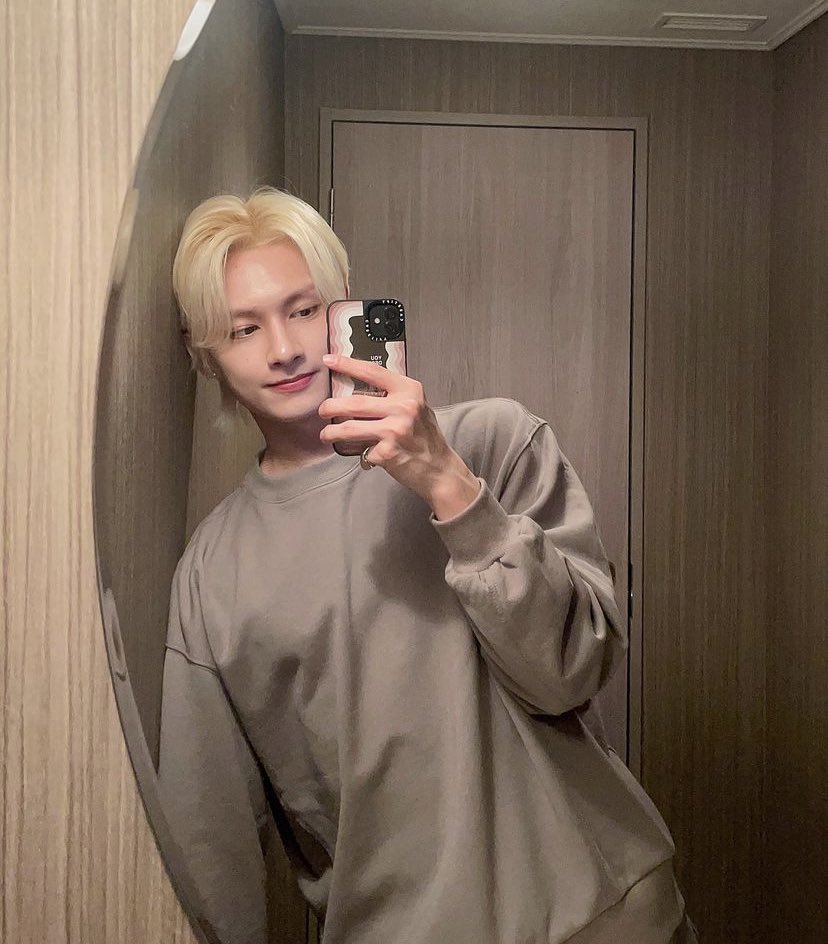 Rukimby's tweet photo. Sayang Jun banyak banyak 🥺🫂
SAYANG JUN SELUAS LUASNYA 🫶🏻🫶🏻🫶🏻 https://t.co/wnWPGI7sHP