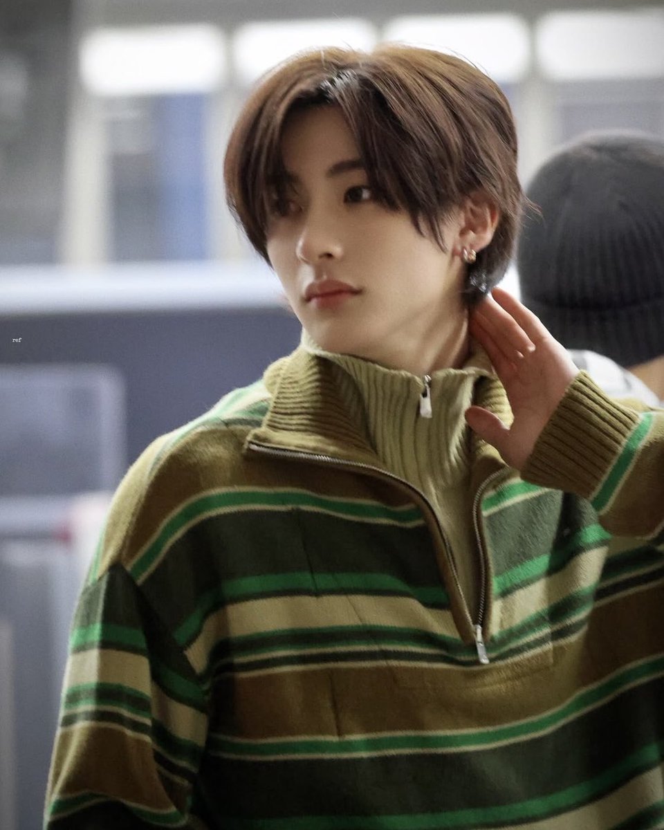 fleursoem's tweet photo. he looks so cozy and huggable here https://t.co/yOHqgdtx2I
