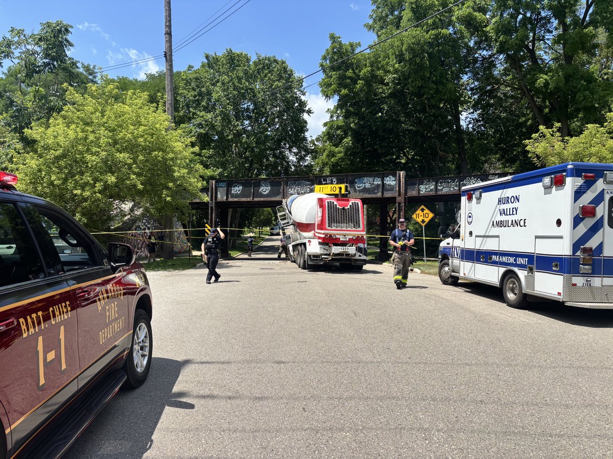 A2Police's tweet photo. Traffic Alert

N. Ashley St. &amp; Felch St. is currently closed after a cement truck struck an overpass. AAPD &amp; AAFD are on scene. No injuries. Drivers should avoid the area. https://t.co/Ia9nl1z0bS