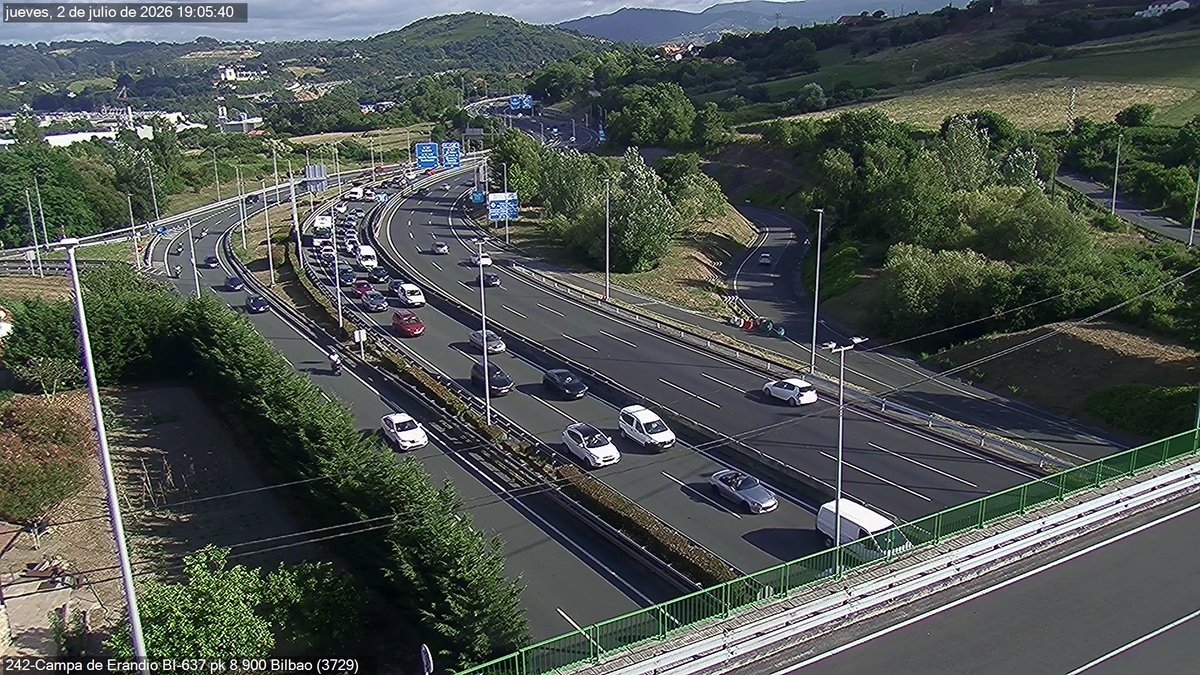 trafikoaEJGV's tweet photo. 🏍️Ibilgailu matxuratua #BI637 Km 12 #Leioa-n Getxo norantzan.
❌Errei bat itxita #Autopilaketak 🏍️ 🚗 🚚
🏍️Vehículo averiado en BI637 Pk 12 Leioa sentido Getxo.
❌Un carril cortado. Retenciones 🏍️ 🚗 🚚
☎️011
#Trafikoa https://t.co/PUYZklRNlg