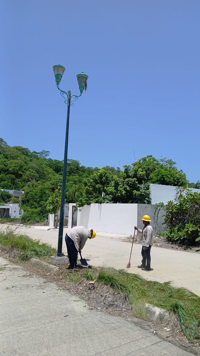 ciphuatulco's tweet photo. El #CIPHuatulco continúa fortaleciendo las acciones de mantenimiento preventivo y correctivo del sistema de alumbrado público en Bahías de Huatulco.

Personal operativo realizó trabajos de mantenimiento correctivo del circuito de alumbrado público. https://t.co/FQ5I8zhNv5