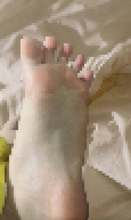 FemsubAmelia3's tweet photo. some beta censored feet for my cuckies who are low enough to get off to another sub's feet 😭 https://t.co/nDxY6J1LtE