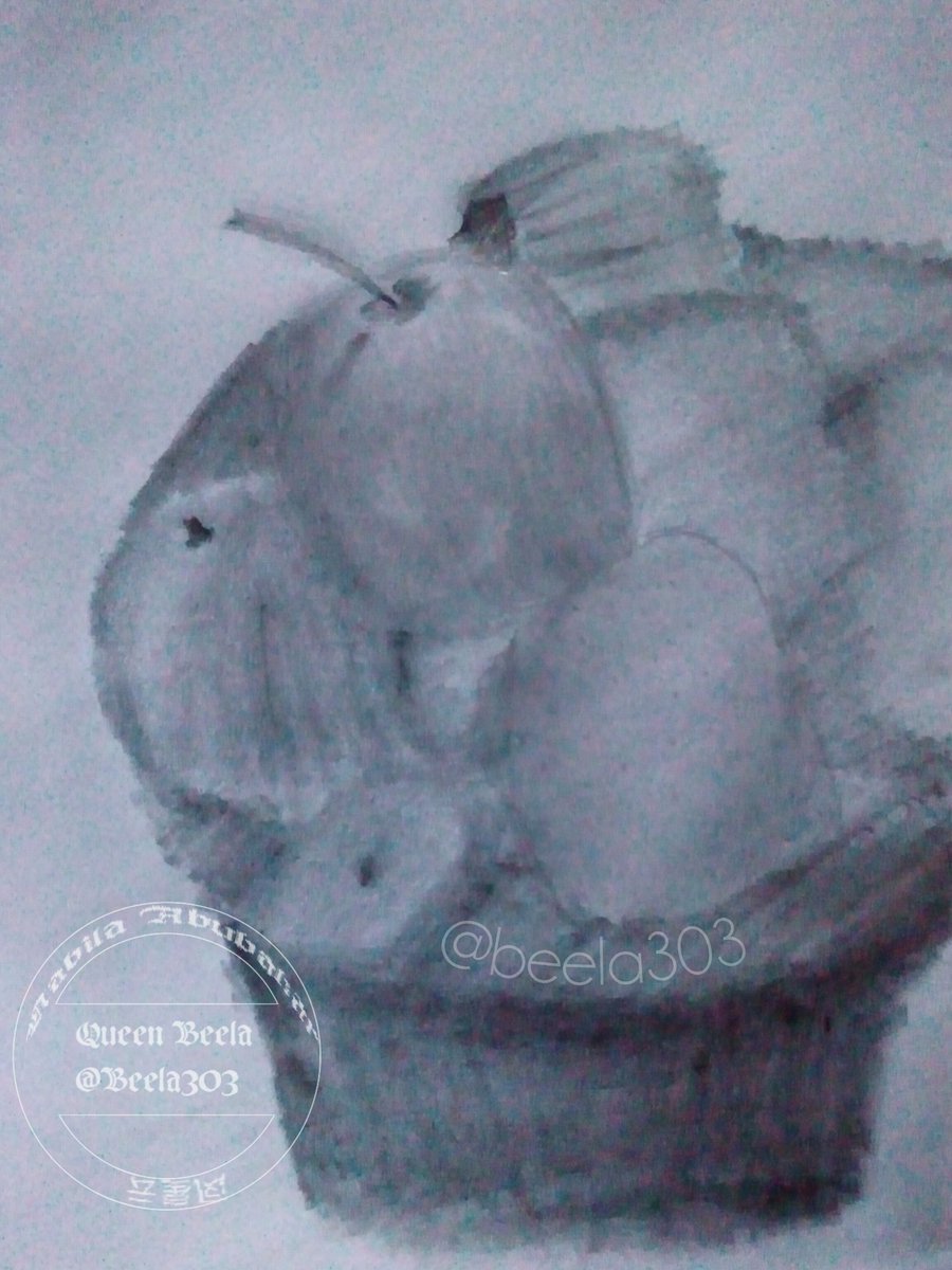 Beela303's tweet photo. Title: A basket of fruits
#pencil #art #pencilart #traditionalart #artwork https://t.co/YzcdY8xKr3