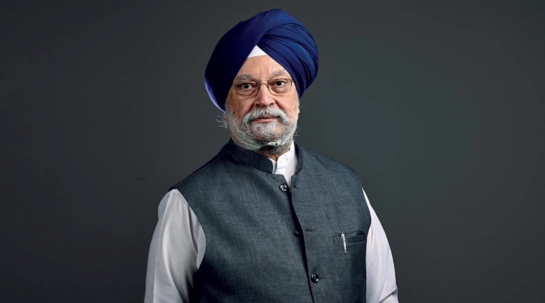 ImHydro45's tweet photo. Guy is so irrelevant that 90% of people think Nitin Gadkari is the minister of petroleum &amp; natural gas. https://t.co/E3fqoEwkeg