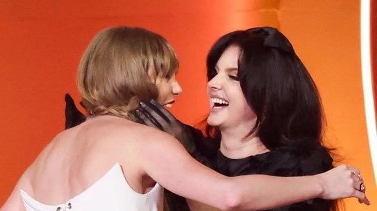 cinnamonnboi's tweet photo. LANA CONFIRMED AS A GUEST AT TAYLOR’S WEDDING NO ONE FK SPEAK TO ME IM LITERALLY CRYING FIRST TAYLANA CONTENT IN OVER TWO YEARS 😭🤍 https://t.co/Dckp8NImnA