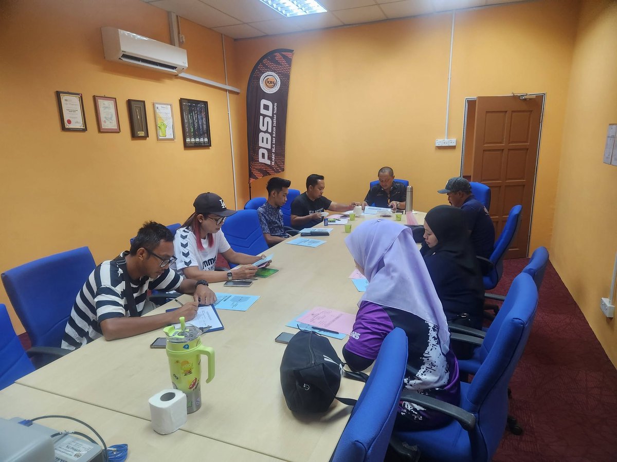 jbs_n9's tweet photo. MESYUARAT JAWATANKUASA INDUK LIGA SUKAN KOMUNITI (LSK) 2026 PERINGKAT DAERAH TAMPIN
TAMPIN, 21 Mei 2026 (Khamis) - Telah berlangsung Mesyuarat Jawatankuasa Induk Liga Sukan Komuniti (LSK) 2026 Peringkat Daerah Tampin. https://t.co/pDcrg0f3Y0